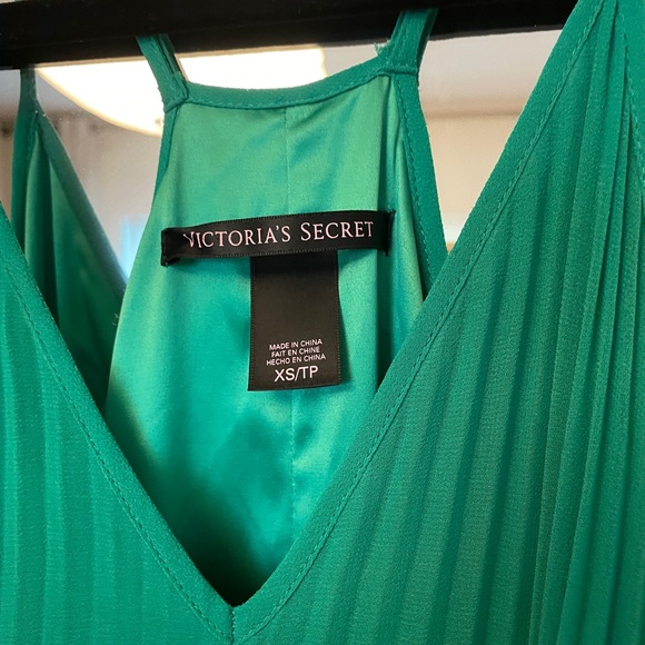 Green, pleated chiffon Victoria’s Secret floor length maxi dress, extra small - Picture 3 of 5